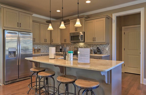 Reynolds Landing House | Pet-Friendly Lake Oconee Home in Gated Community!