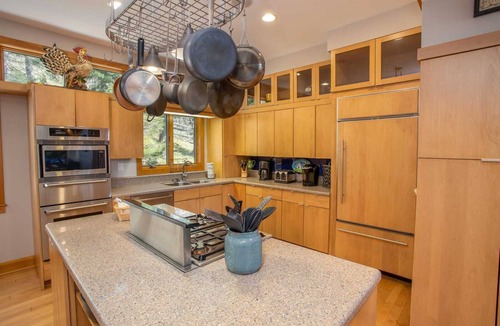 Beech Mountain Cabin | Pet-friendly Lodge near Hiking & Skiing