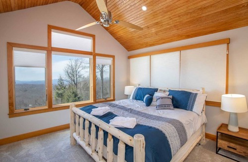 Beech Mountain Cabin | Pet-friendly Lodge near Hiking & Skiing