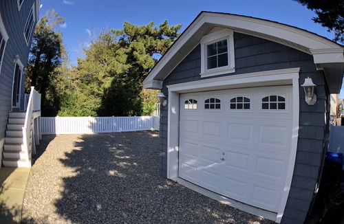 Avalon House | Pet Friendly Luxury Home! Near Beach, Dining, Shops, and Entertainment!