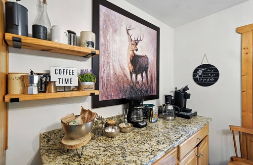 Talking Rock House | Pet Friendly Mountain Chalet - Hot Tub & Game Room