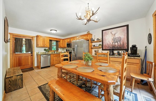 Talking Rock House | Pet Friendly Mountain Chalet - Hot Tub & Game Room