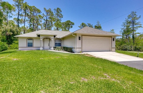 Rural Estates House | Pet-Friendly Naples Vacation Rental with Fire Pit!
