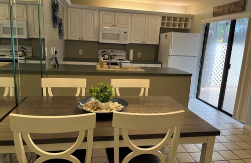 Wedgewood Of Palm Harbor House | Pet Friendly Palm Harbor Oasis