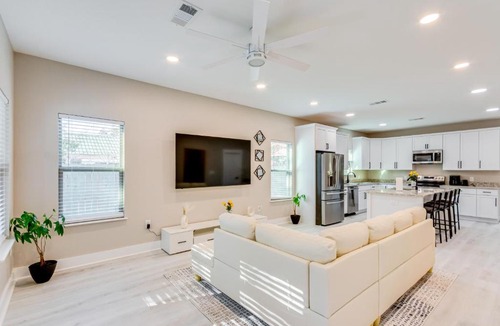 Ensley House | Pet-Friendly Pensacola Home Central Location
