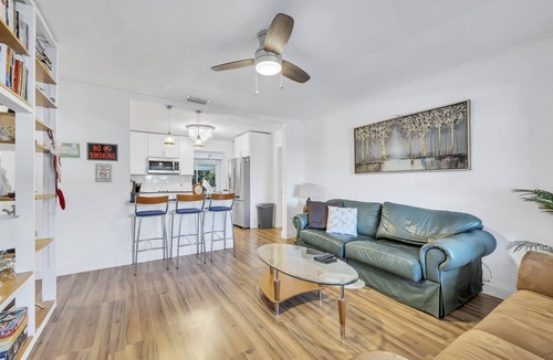 North Central Hollywood House | Pet friendly Pool Home in Hollywood Close to Beaches Airport Stadium Sleeps 8