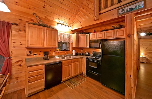 Caton Cabin | Pet Friendly | Pool Table | Arcade | Hot Tub | WiFi | Fireplace