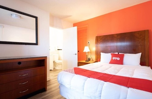 Jonesboro Hotel | Pet-Friendly Queen Room Perfect for Quiet Atlanta Getaways