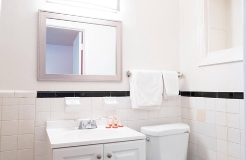 Jonesboro Hotel | Pet-Friendly Queen Room Perfect for Quiet Atlanta Getaways