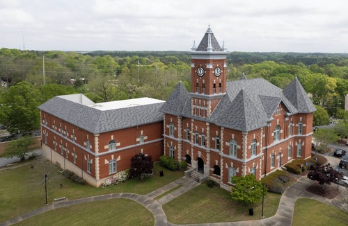 Jonesboro Hotel | Pet-Friendly Queen Room Perfect for Quiet Atlanta Getaways