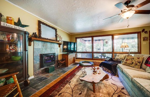 Sylva House | Pet-Friendly Retreat w/Mtn Views in Sylva!