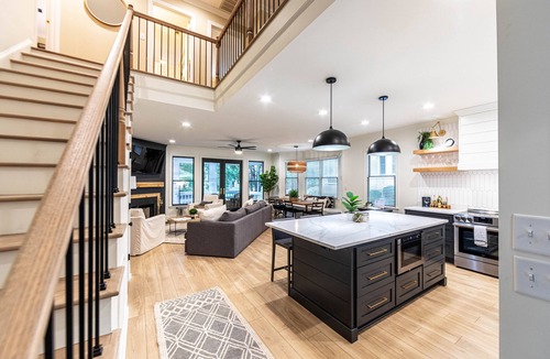Greensboro House | Pet friendly Reynolds Lake Oconee Retreat with Common Areas and Dock Access.