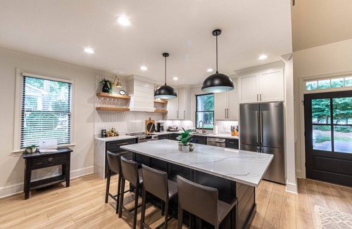 Greensboro House | Pet friendly Reynolds Lake Oconee Retreat with Common Areas and Dock Access.