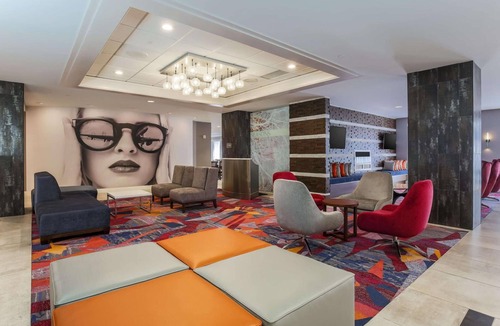 East Point Hotel | Pet-Friendly Room | Close to Atlanta Convention Centers and ATL Airport - 2.2mi