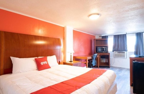 Jonesboro Hotel | Pet-Friendly Room with King Bed Perfect for Quiet Atlanta Getaways