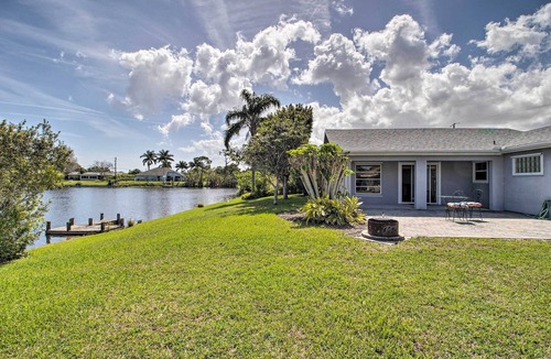 Sebastian Highlands Cottage | Pet-friendly Sebastian Home on Lake; Golf Nearby