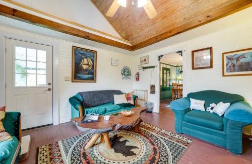 Clyde House | Pet-Friendly Smoky Mountain Getaway w/Fire Pit!