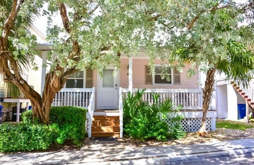 Key West House | PET FRIENDLY! SUMMER SPECIALS ! 3 Bedroom 3 bathroom home. Sleeps 8