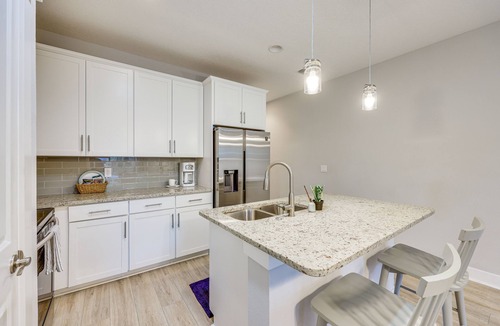 Southbank House | Pet-Friendly Townhome, 1 Mi to Southbank Riverwalk