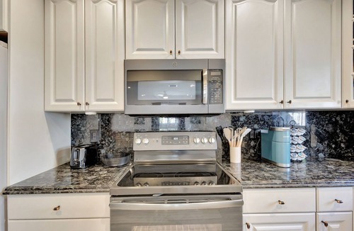 Hunt Club House | Pet Friendly Spacious 4 Bedroom House Near Beach - Sleeps 10