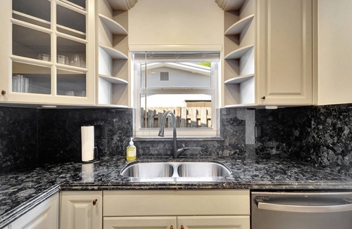 Hunt Club House | Pet Friendly Spacious 4 Bedroom House Near Beach - Sleeps 10