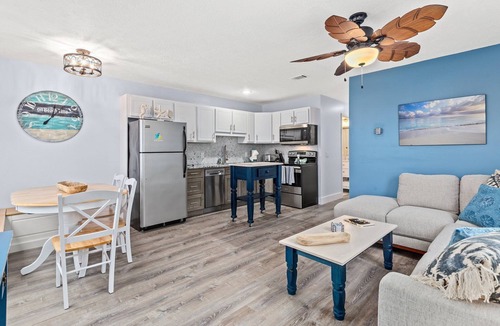 Bahama Beach House | Pet Friendly! 500 feet to Beach!