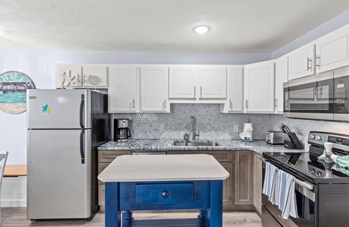 Bahama Beach House | Pet Friendly! 500 feet to Beach!