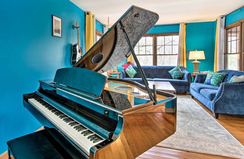 Helenwood House | Pet-Friendly Vacation Rental Near Brimstone!