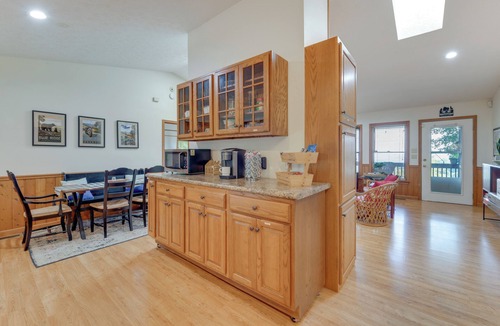 Waynesville House | Pet-Friendly Waynesville Retreat w/Hot Tub!