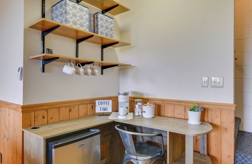 Waynesville House | Pet-Friendly Waynesville Retreat w/Hot Tub!