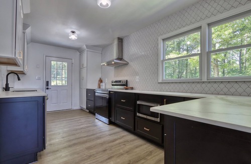 Cross Hill House | Pet friendly, west facing, Waterside Retreat on Lake Greenwood, SC