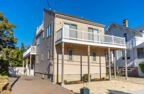 Stone Harbor Condo | Pet Friendly with a new pool, outdoor space and 4 bedrooms! Great location within walking sitance to 96th Street shopping and activities.