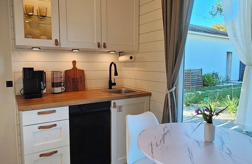 Southside Cabin | Petit Nest · Cozy Private Studio · Quiet & Serene