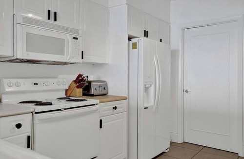 Sunny Isles Beach Condo | PETITE ITALIE WATERVIEW