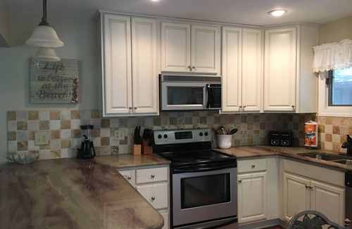 West Beach Cottage | Pets Ok, Bikes Included,(4), Walking Distance To Beach And Pool, Sleeps 7