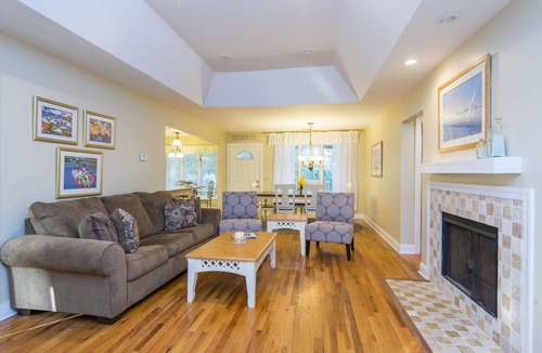 West Beach Cottage | Pets Ok, Bikes Included,(4), Walking Distance To Beach And Pool, Sleeps 7