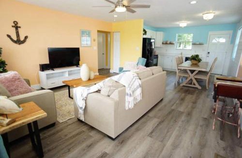 Smith's Memento House | Pets Ok! Walk To Ocean Center & Beach!