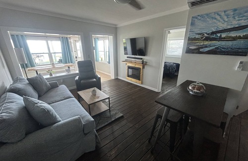 Tavares House | PETS STAY FREE Camp Street Cabanas #1 on Lake Dora PRIVATE SANDY BEACH & DOCK