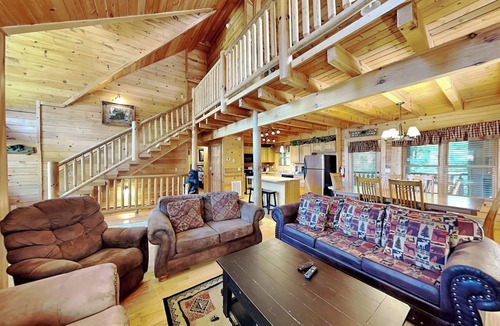 Gatlinburg Cabin | Peyton's Hideaway | Pet Friendly, Hot Tub!