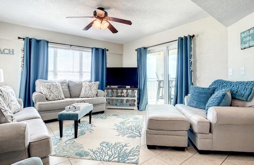 Cearra Del Ray Apartment | PH6A Palm House. Gorgeous beachfront condo