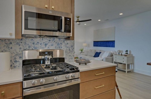 Hartwell House | Phenomenal Lake Hartwell waterfront 6-bedroom duplex townhome for 2 families!
