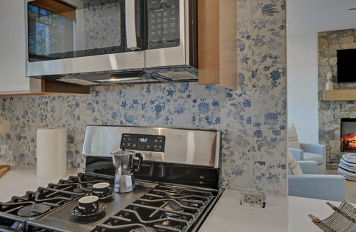 Hartwell House | Phenomenal Lake Hartwell waterfront 6-bedroom duplex townhome for 2 families!