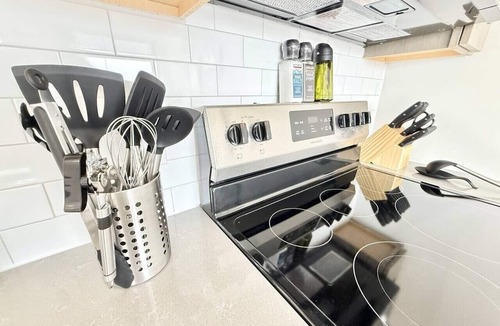 Poplar Apartment | Philly Central King 1 Br Apt Easily Walkable to Attractions