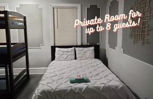 Frankford House | Philly Coed Dorm! 15 Min Train to Center City!