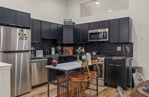 Olde Kensington Condo | Philly History- Kid Friendly- Steps to Waterfront