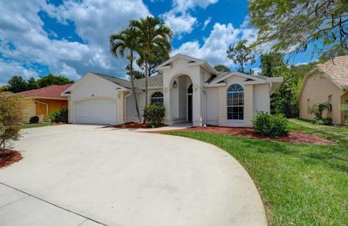 Crown Pointe House | Piccadilly Beach House - Beautiful Updated Home, Private Pool, Minutes from Downtown 5th Ave & Beaches!