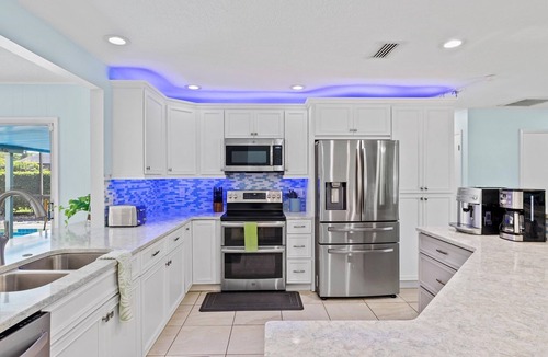 Bradenton House | Pickleball Escape! Pond! Private Pool! Foosball