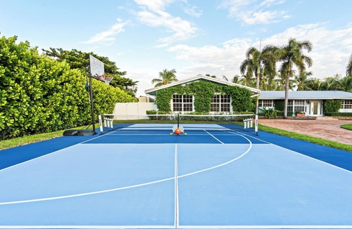 Glen Ridge House | Pickleball, Heated Pool, Sauna, Bar, Putting Green, Fire Pit!
