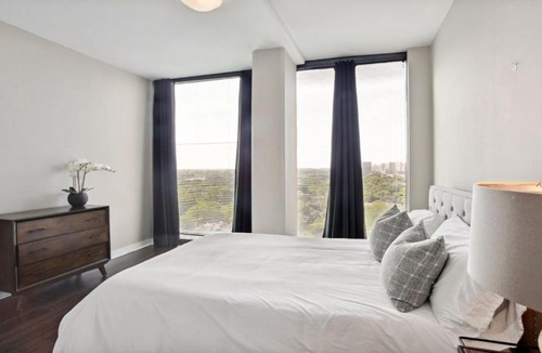 Midtown Apartment | Piedmont Park 3 bdrm with city views