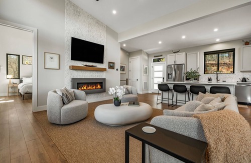 Hendersonville House | Pierre Vista: Modern, Luxury Mountain Retreat w/Sauna close to hiking/wineries!